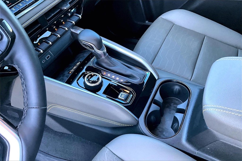 Used 2023 Chevrolet Colorado ZR2 w/ ZR2 Convenience Package III image 13