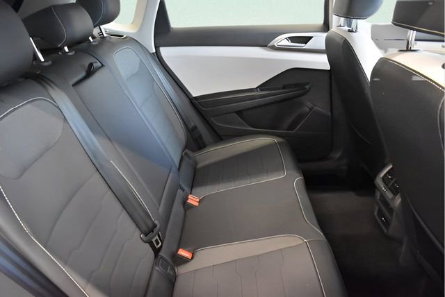 Used 2025 Volkswagen Taos SE AWD/4WD image 17