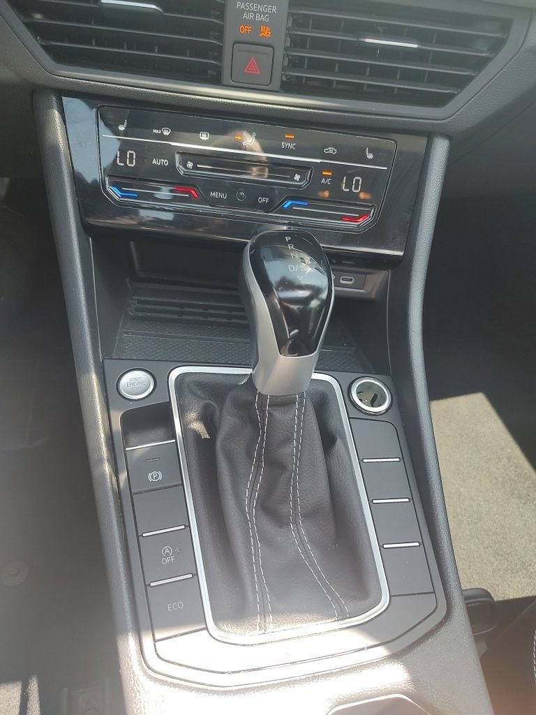 Used 2025 Volkswagen Jetta SE FWD image 11