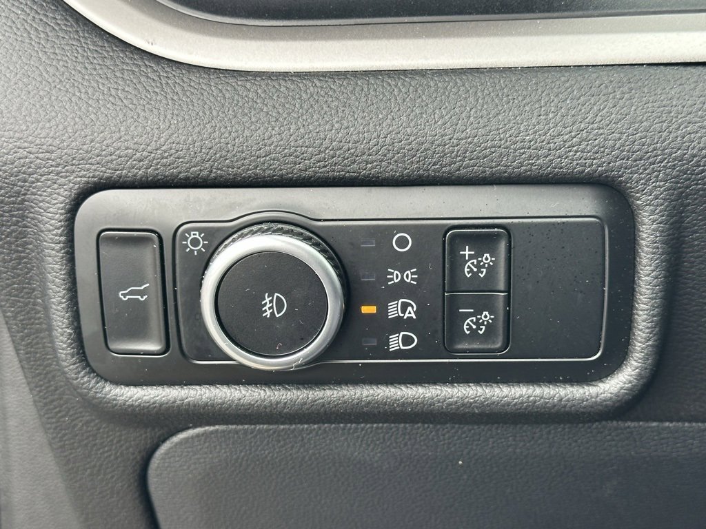 Used 2024 Ford Explorer XLT w/ Equipment Group 202A image 31