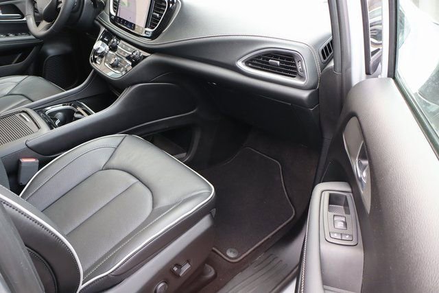 Used 2024 Chrysler Pacifica Limited w/ S Appearance Package image 54