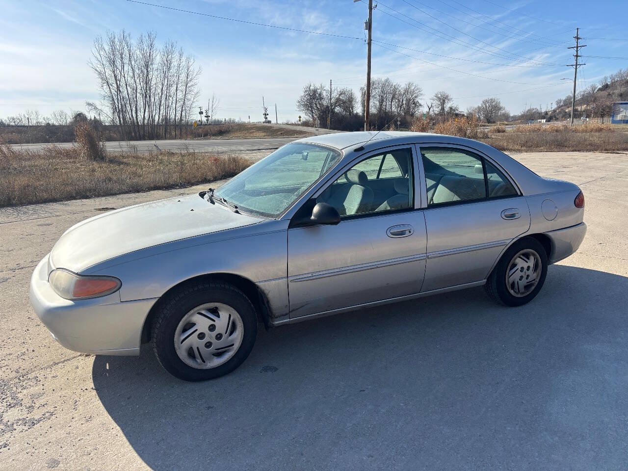 Used 2001 Ford Escort Sedan image 1