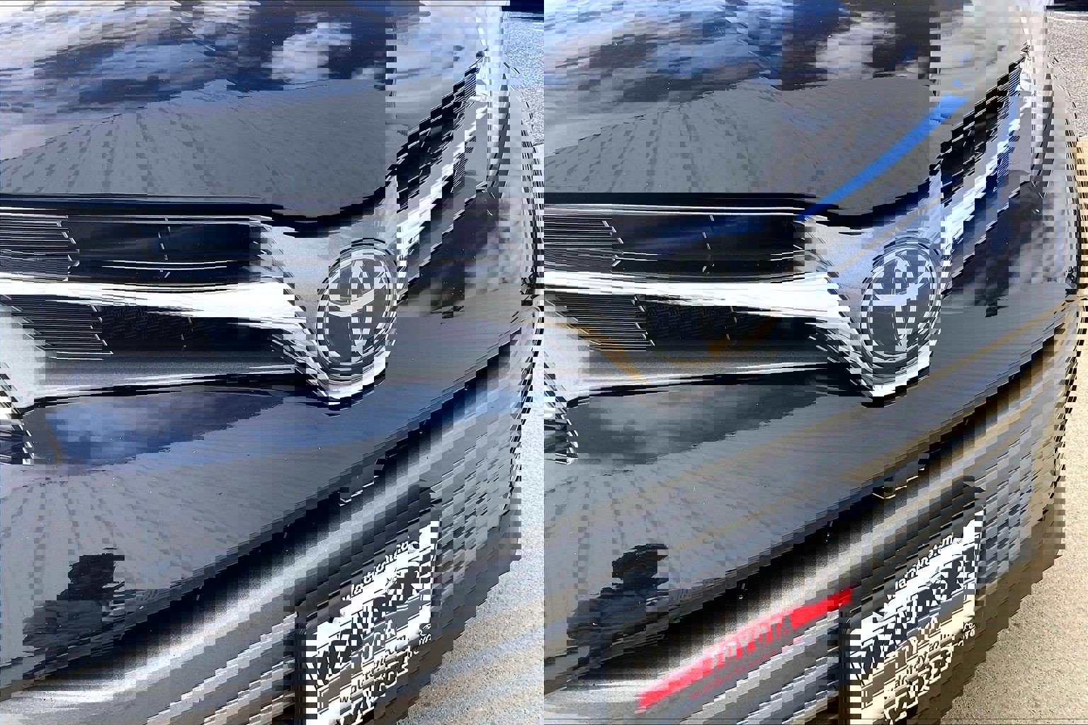 Used 2019 Toyota Sienna XLE image 36