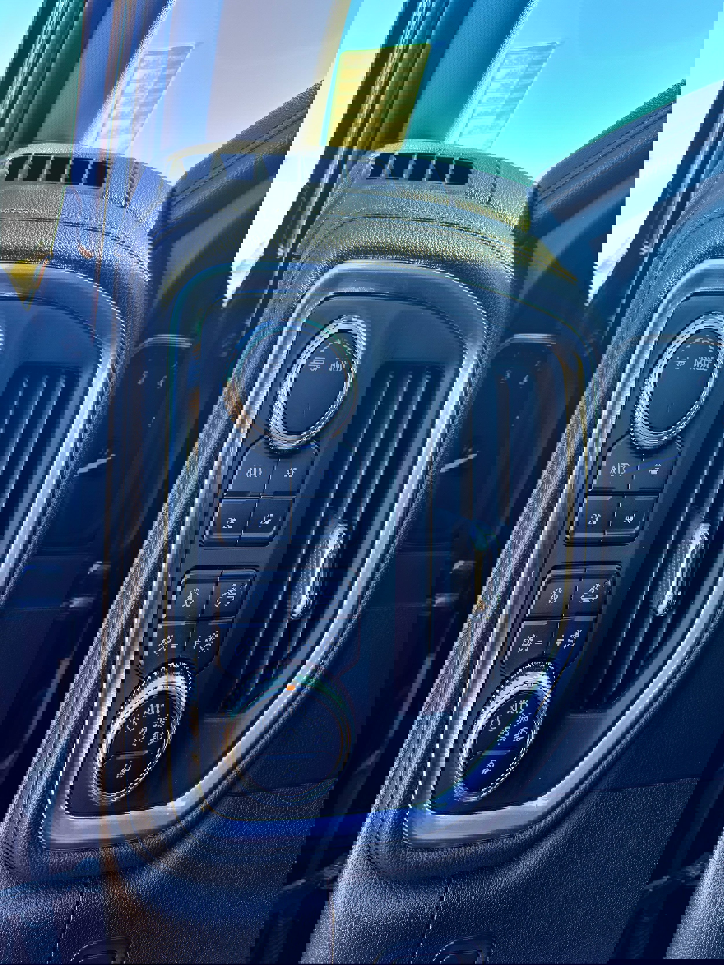 Used 2022 GMC Sierra 2500 SLT w/ SLT Premium Package image 17