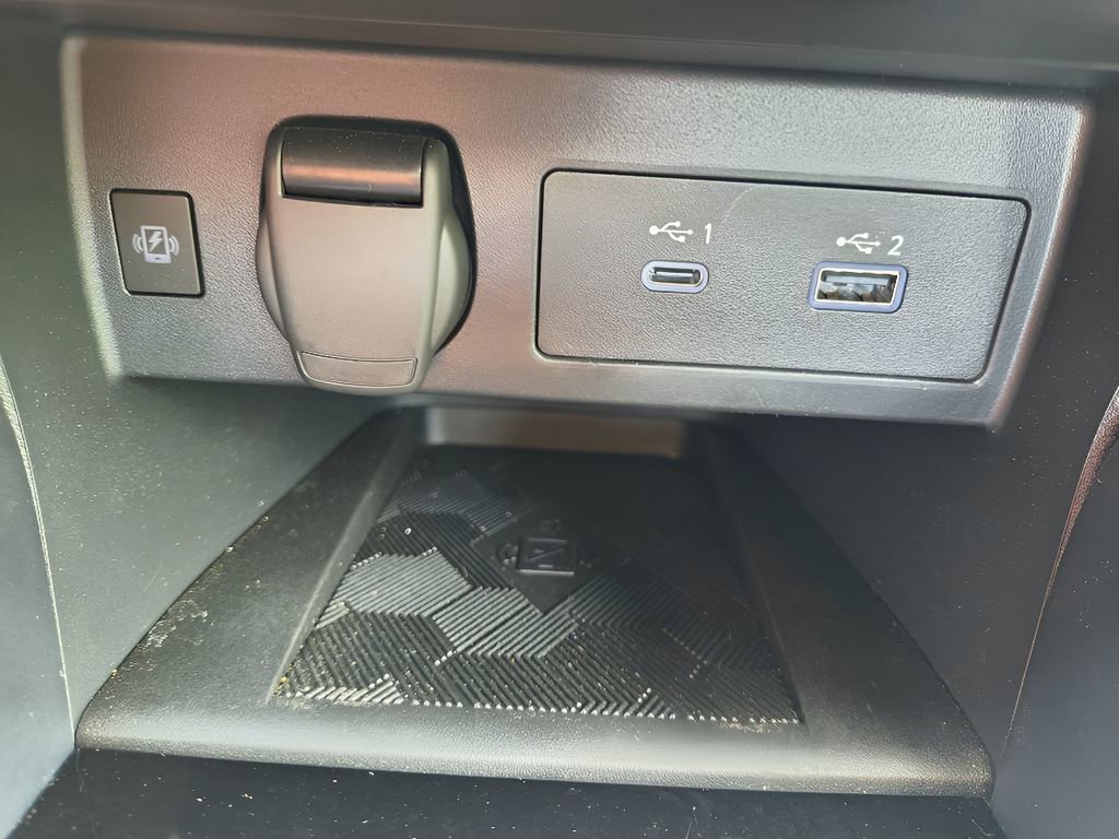 Used 2024 Nissan Versa SR w/ Trunk Package image 19