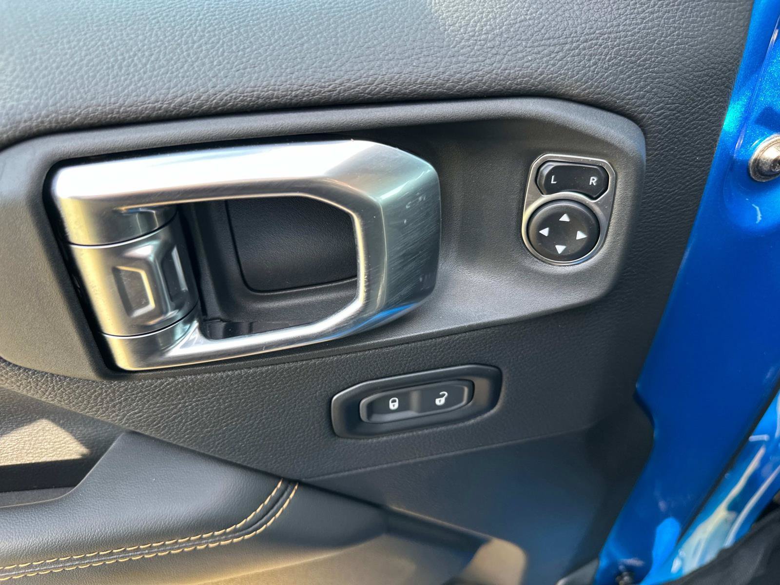 New 2025 Jeep Wrangler Unlimited Sahara AWD/4WD image 16