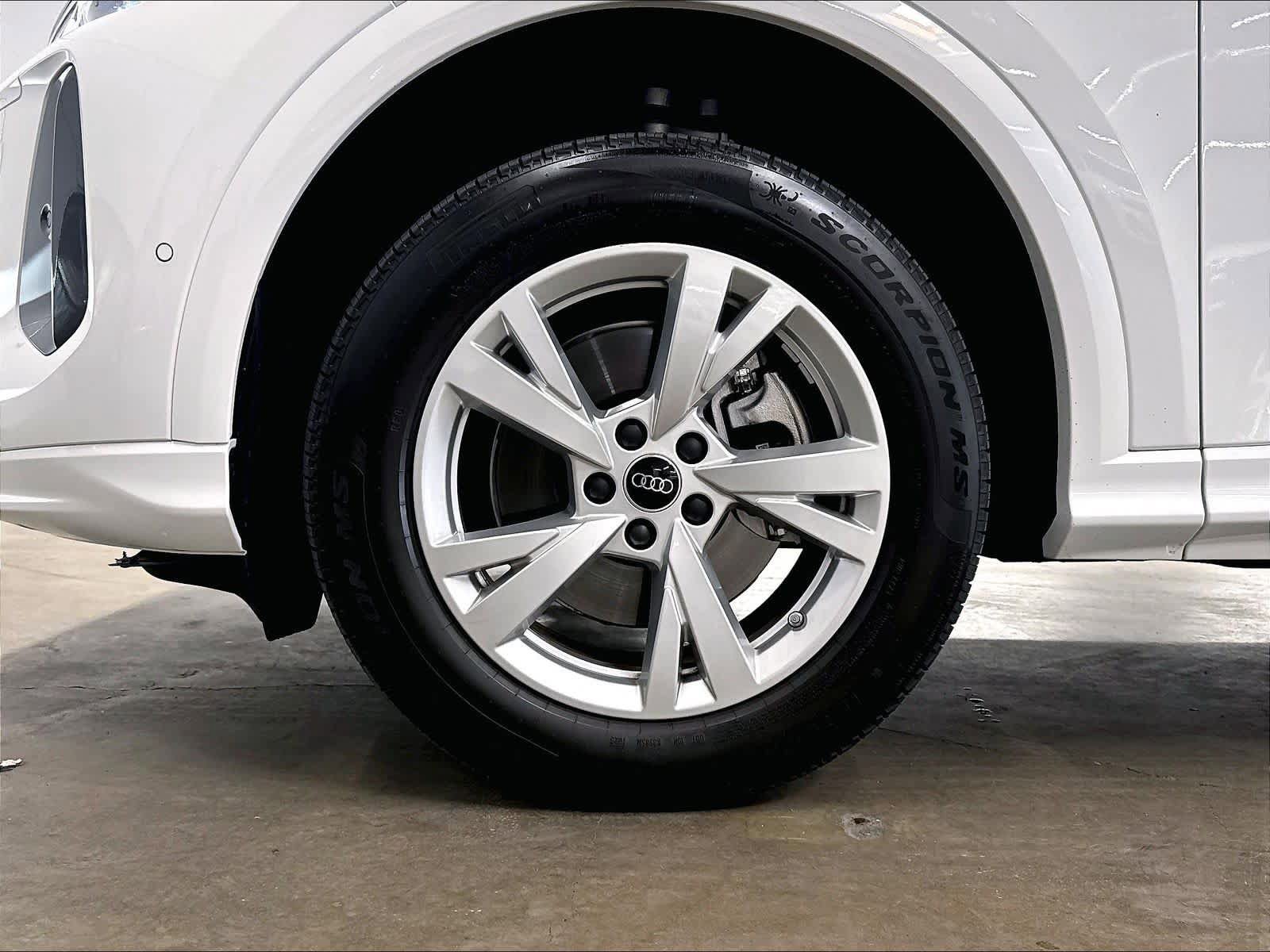 Used 2025 Audi Q5 Premium AWD/4WD image 11