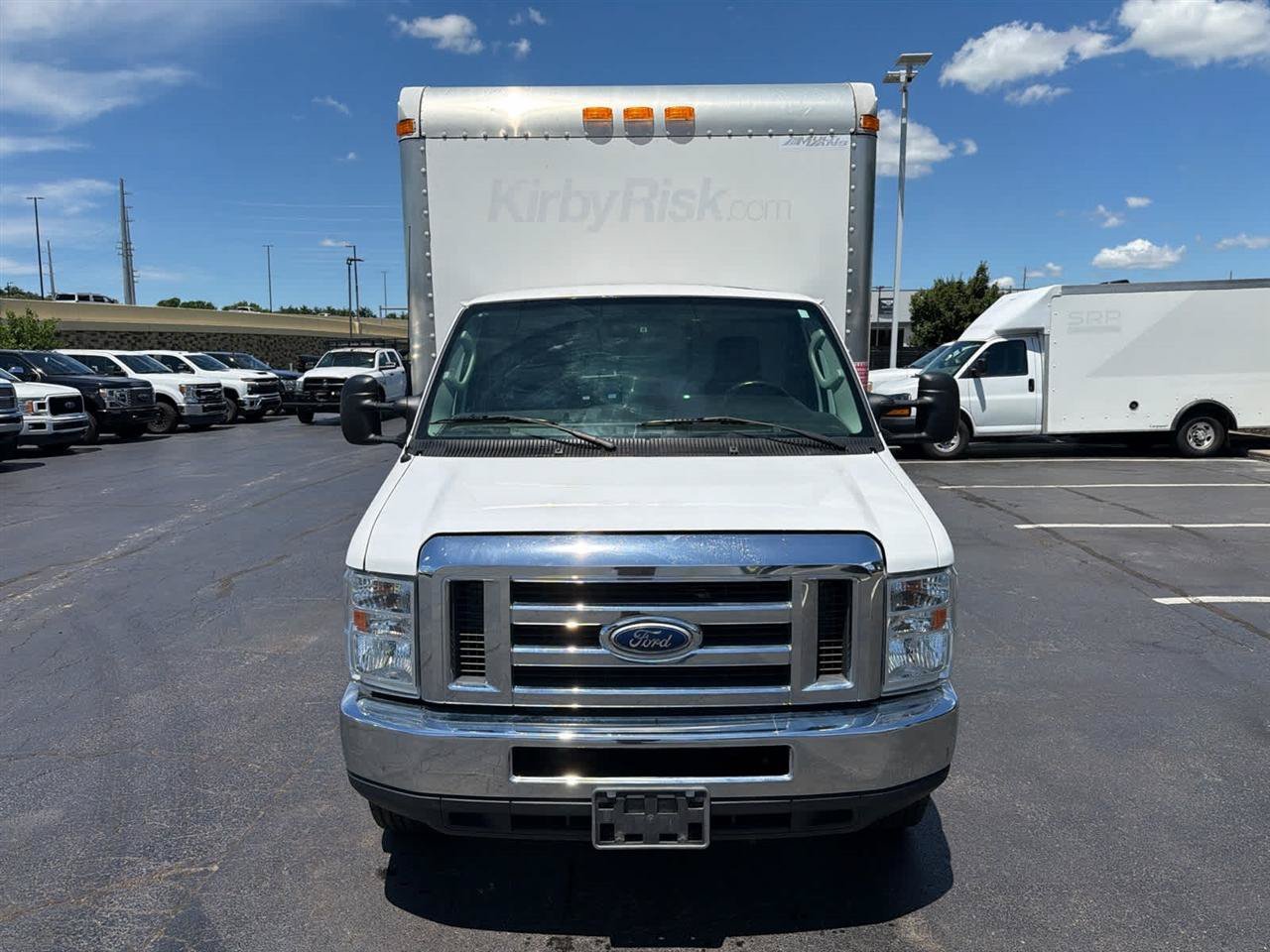 Used 2016 Ford E-450 and Econoline 450 Super Duty w/ Exterior Upgrade Package RWD image 3