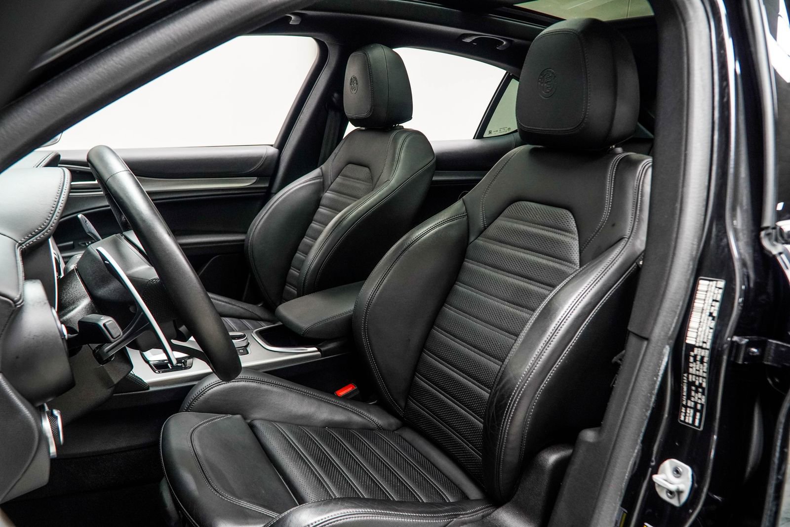 Used 2023 Alfa Romeo Stelvio Veloce AWD/4WD image 38