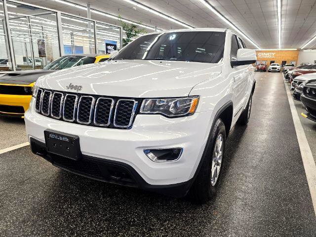Used 2020 Jeep Grand Cherokee Laredo image 2