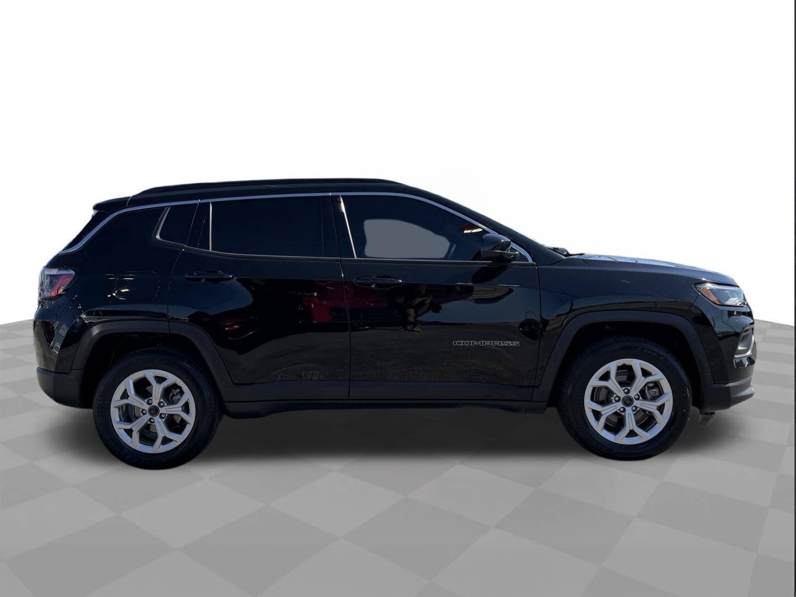 Used 2025 Jeep Compass Latitude AWD/4WD image 6