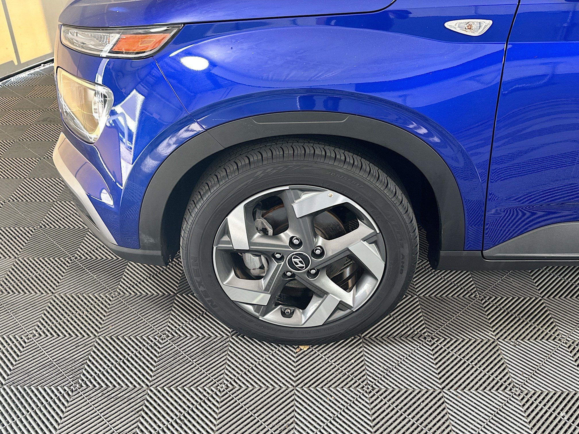 Used 2025 Hyundai Venue SEL FWD image 11