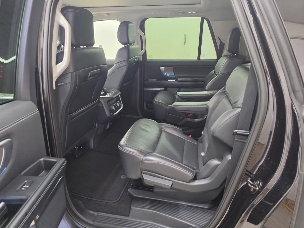 Used 2025 Ford Expedition Max Platinum AWD/4WD image 8