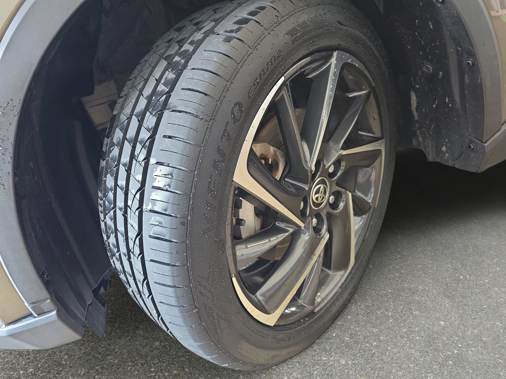 Used 2021 Toyota C-HR Limited FWD image 29