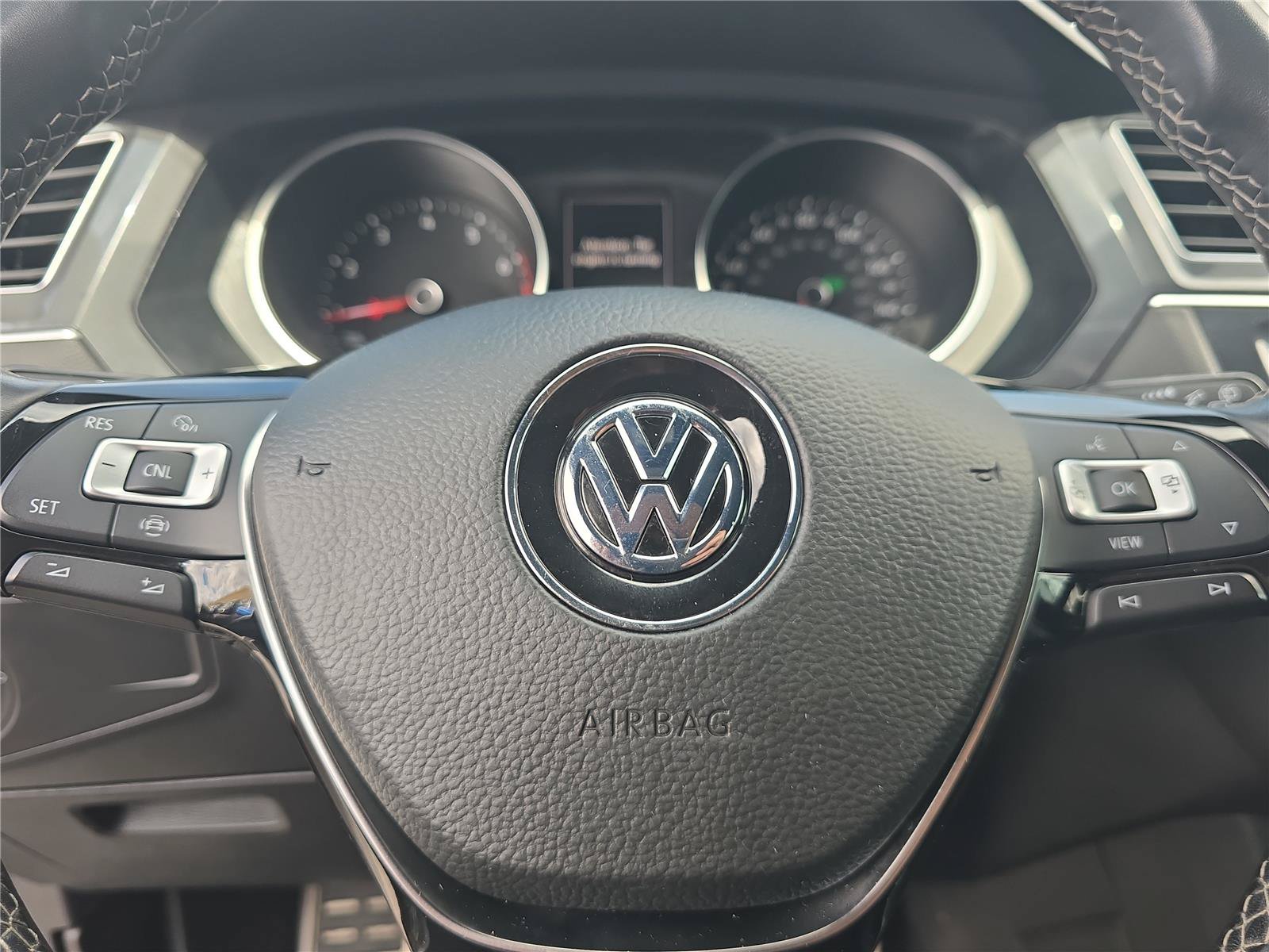 Used 2020 Volkswagen Tiguan SE R-Line AWD/4WD image 25