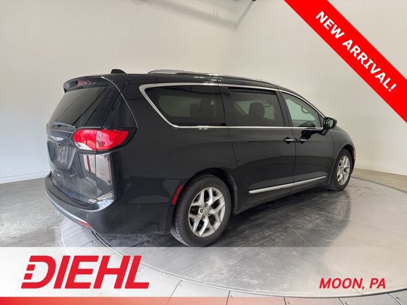 Used 2019 Chrysler Pacifica Touring-L w/ Advanced Safetytec Group image 7