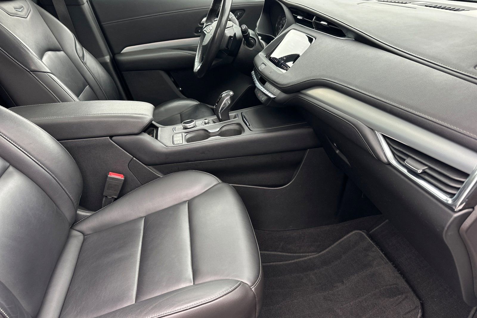 Used 2019 Cadillac XT4 Premium Luxury w/ Technology Package image 16