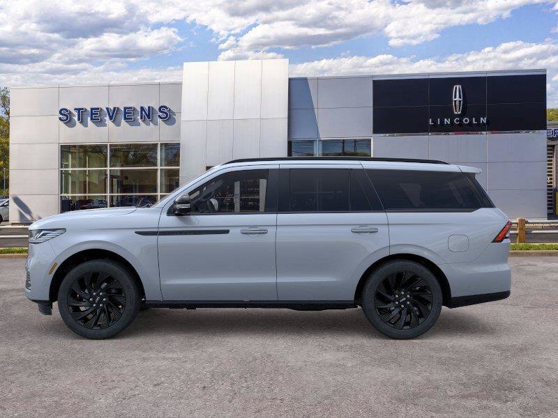 New 2026 Lincoln Navigator Reserve w/ Jet Appearance Package AWD/4WD image 4