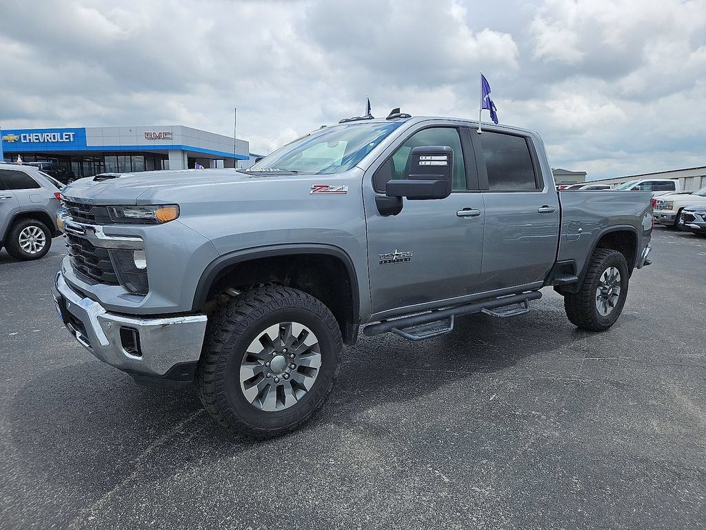 Used 2025 Chevrolet Silverado 2500 LT w/ Texas Edition AWD/4WD image 2