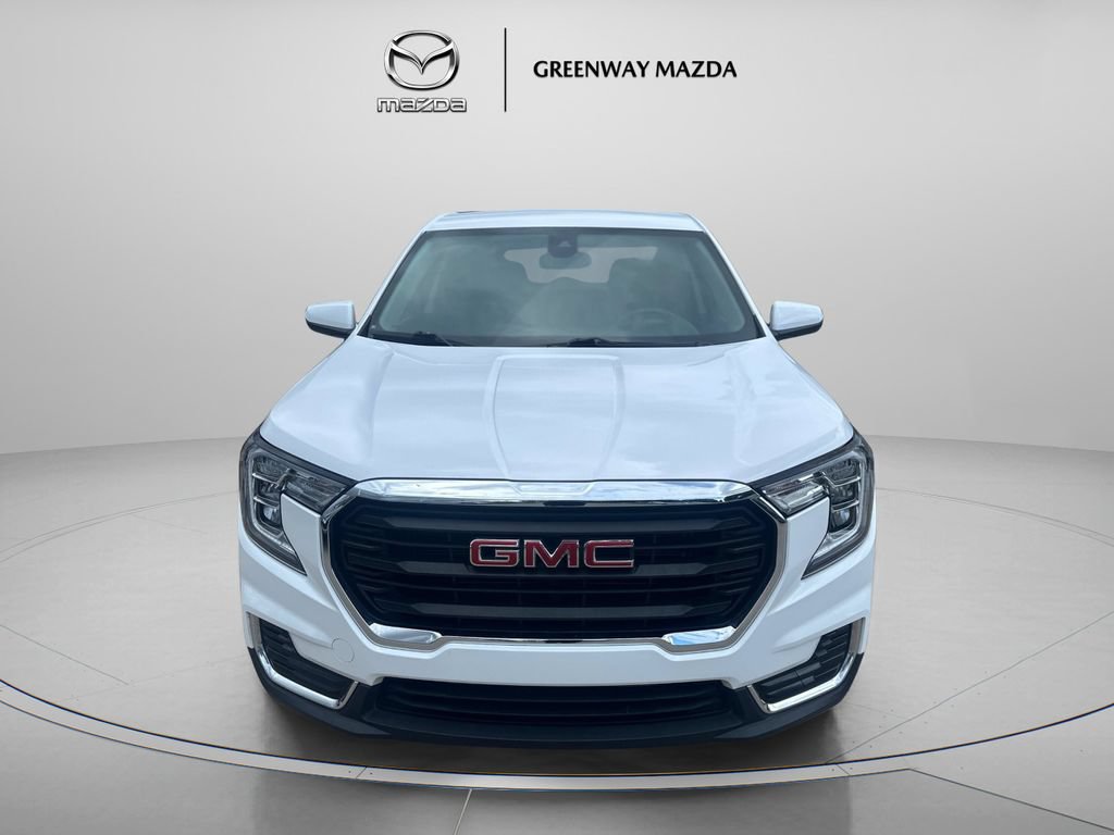 Used 2024 GMC Terrain SLE FWD image 2