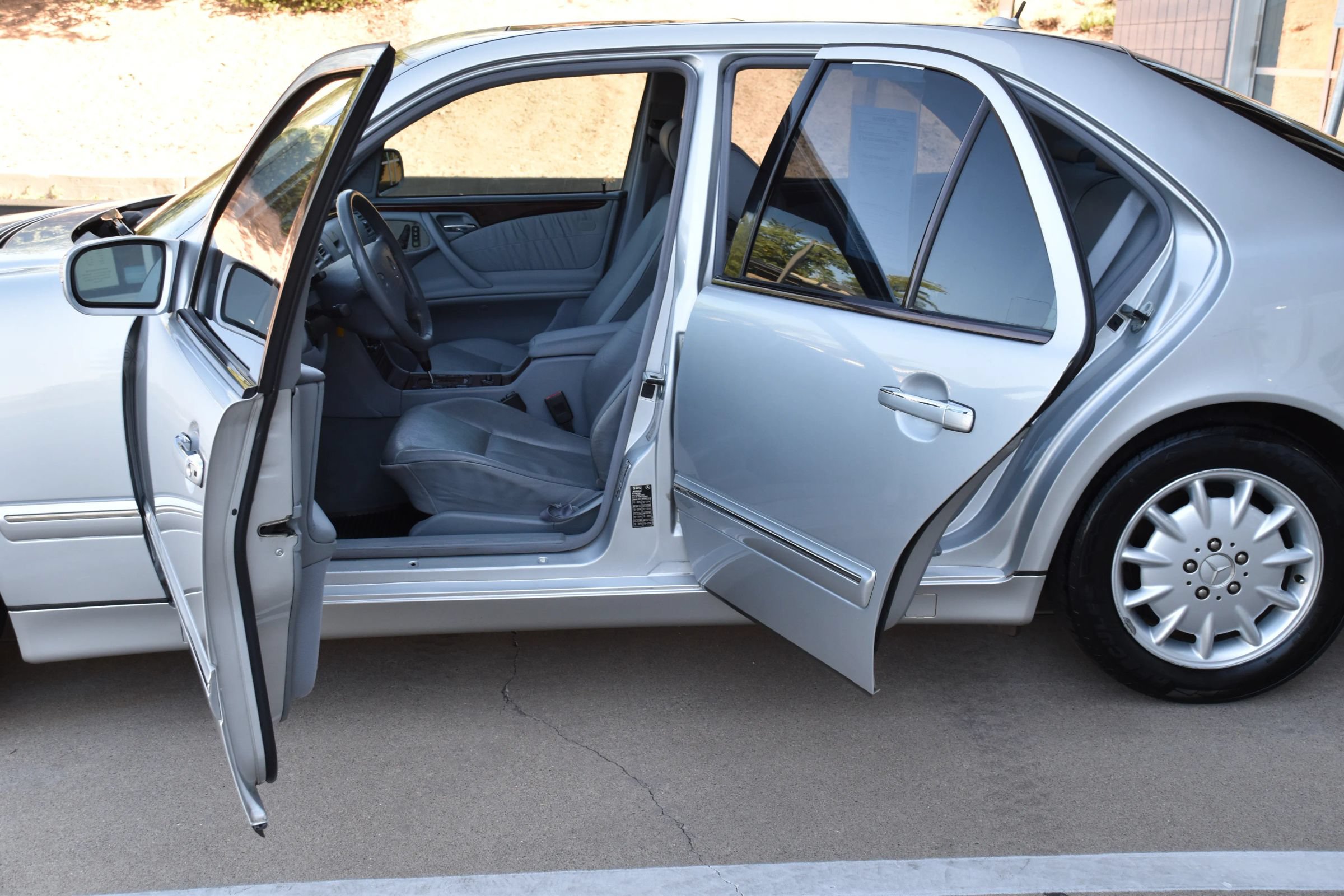 Used 2000 Mercedes-Benz E 320 Sedan image 13