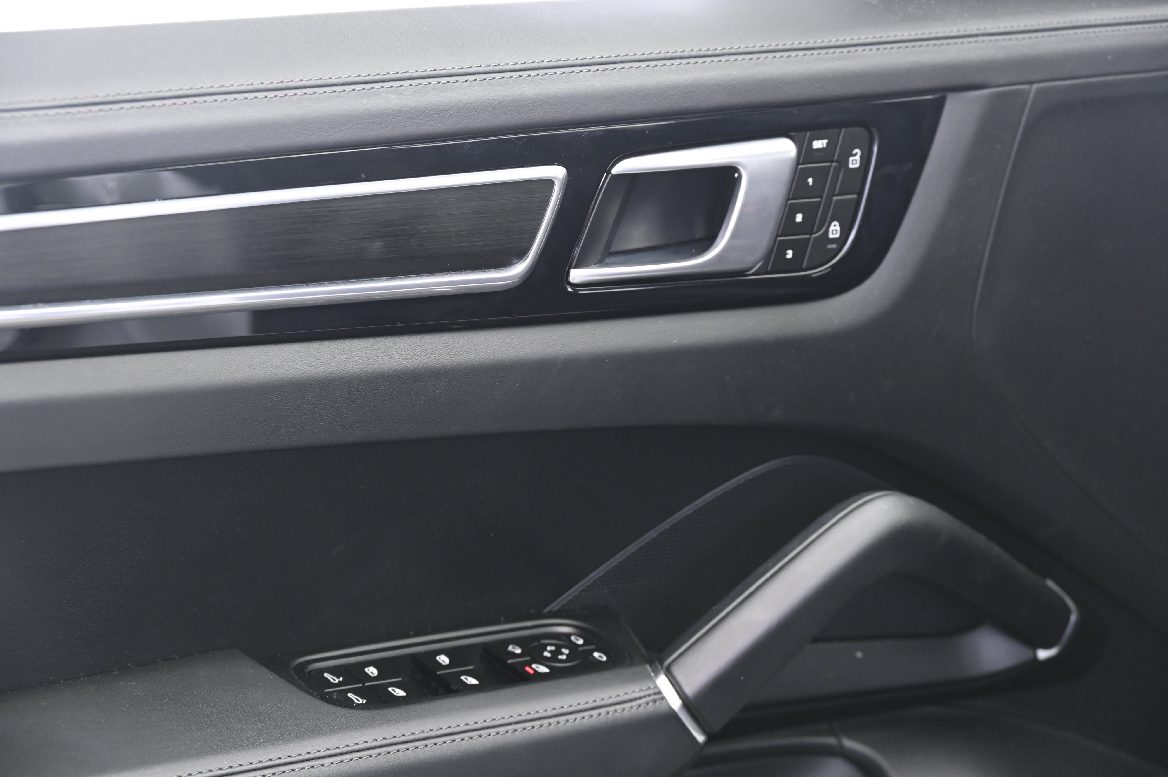 Certified 2023 Porsche Cayenne GTS AWD/4WD image 27
