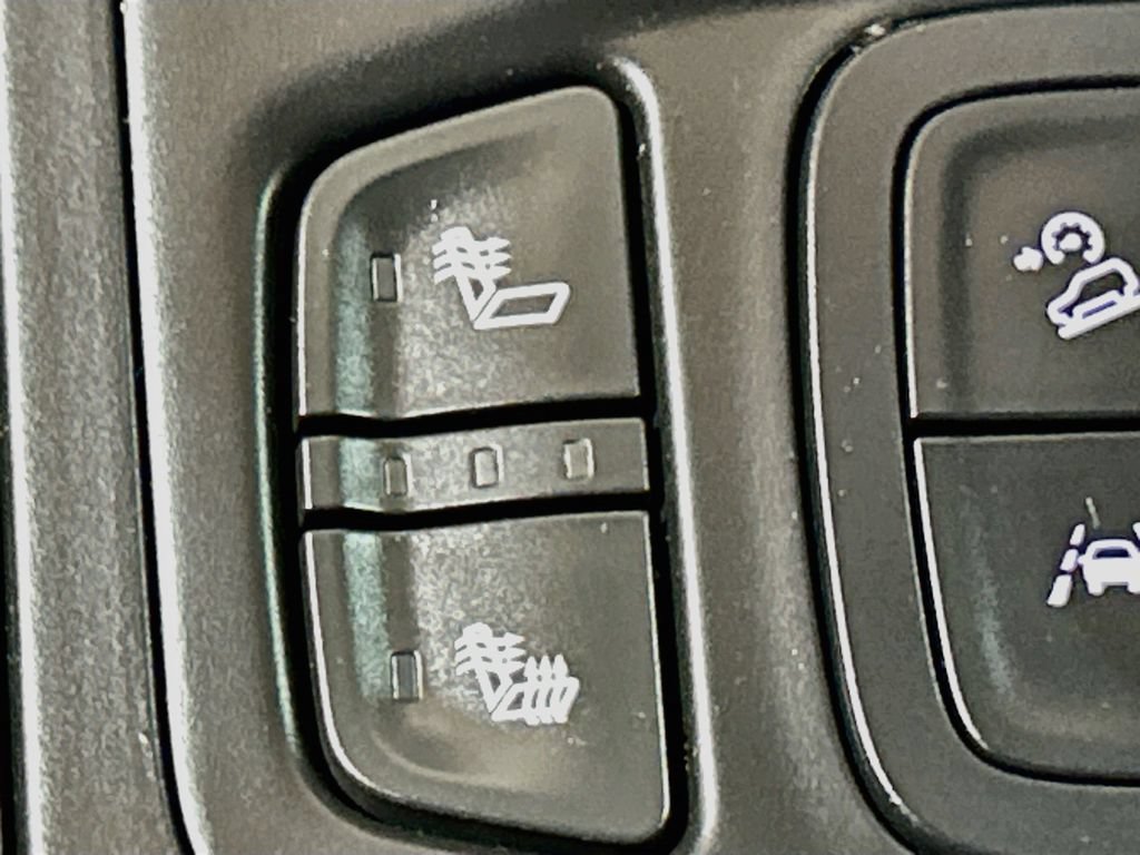 Used 2024 GMC Terrain SLE w/ Driver Convenience Package FWD image 18