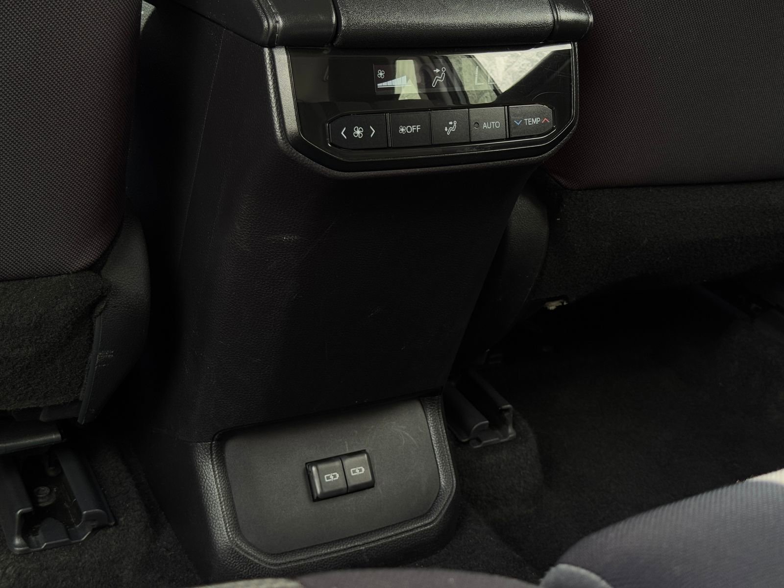Used 2024 Toyota Highlander Limited AWD/4WD image 33