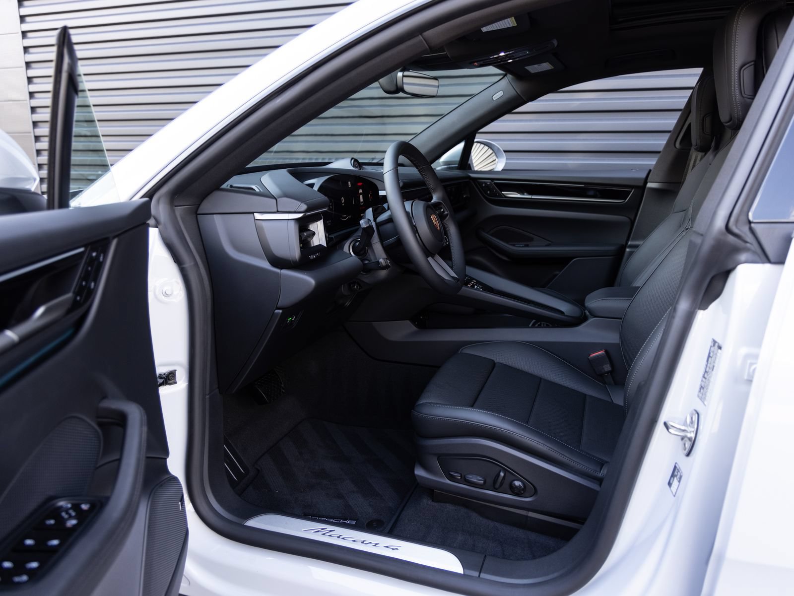 Certified 2026 Porsche Macan 4 Electric AWD/4WD image 24