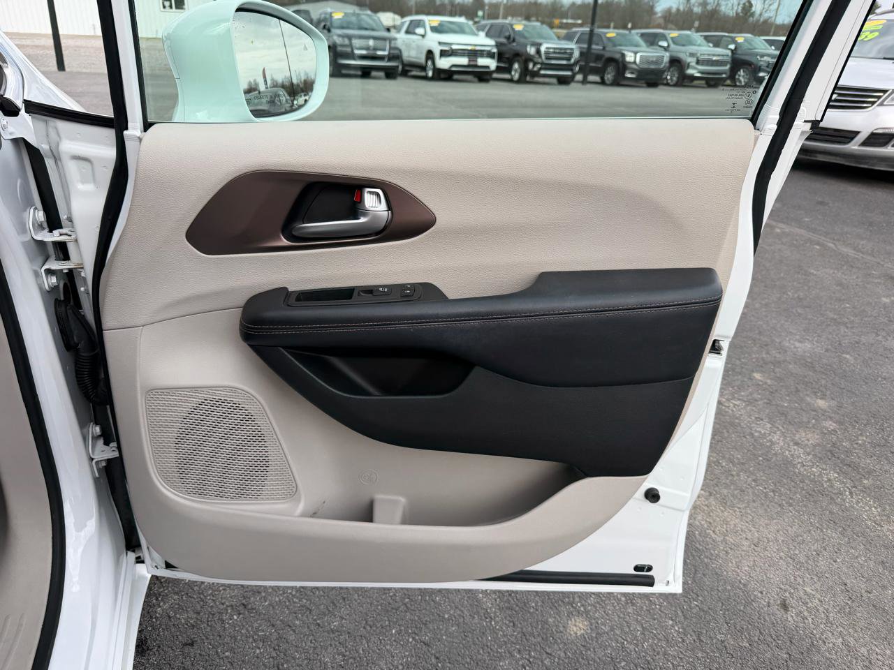 Used 2018 Chrysler Pacifica Touring Plus w/ Tire & Wheel Group image 22