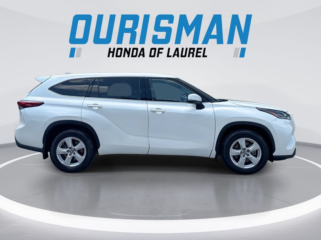Used 2021 Toyota Highlander LE AWD/4WD image 9