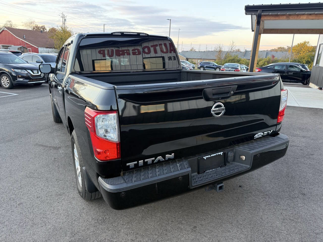 Used 2018 Nissan Titan SV w/ SV Convenience Package RWD image 10
