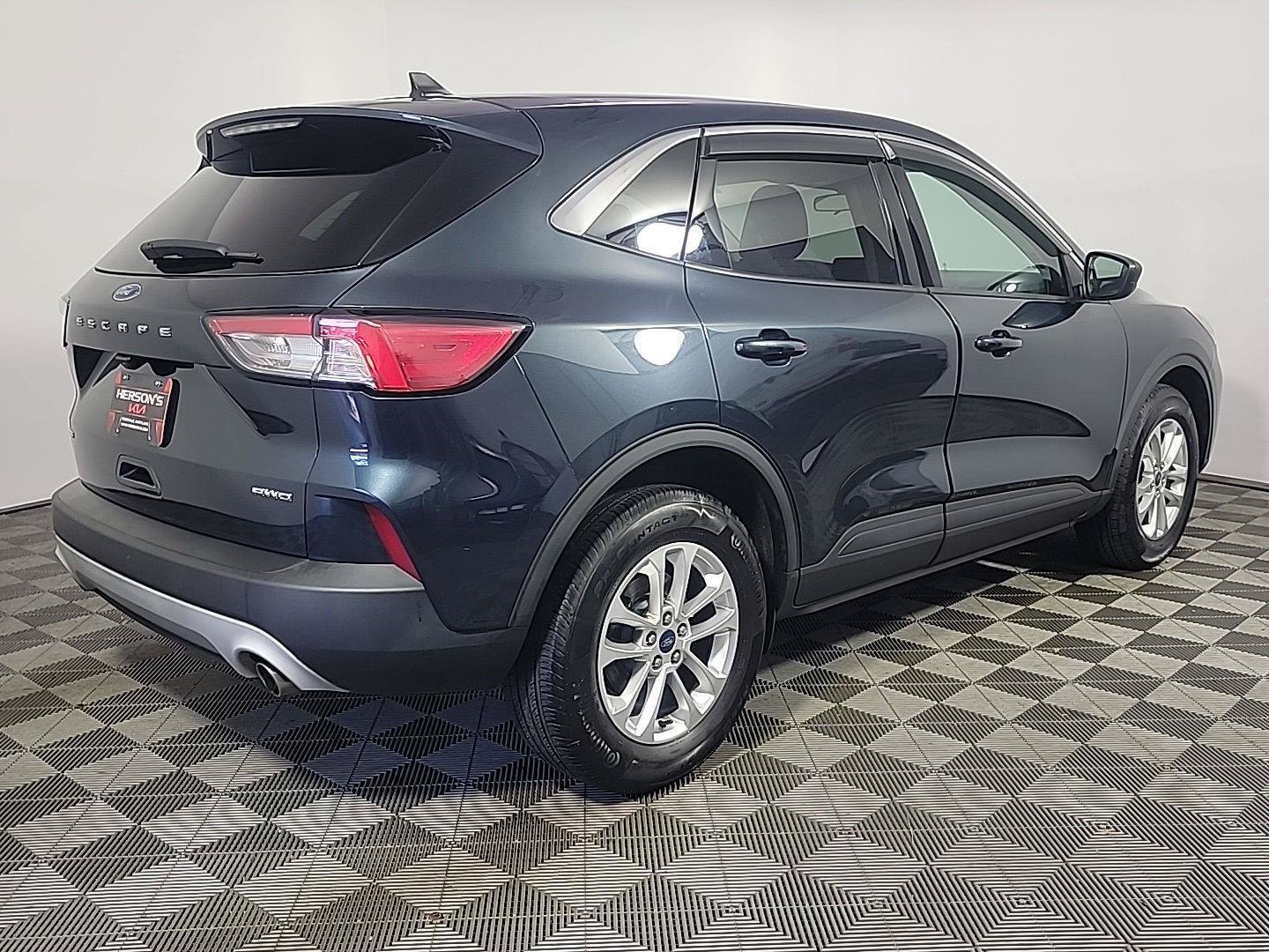 Used 2022 Ford Escape SE w/ Convenience Package AWD/4WD image 4