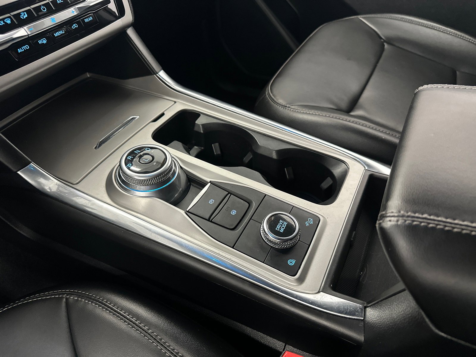 Used 2022 Ford Explorer XLT w/ Equipment Group 202A image 31