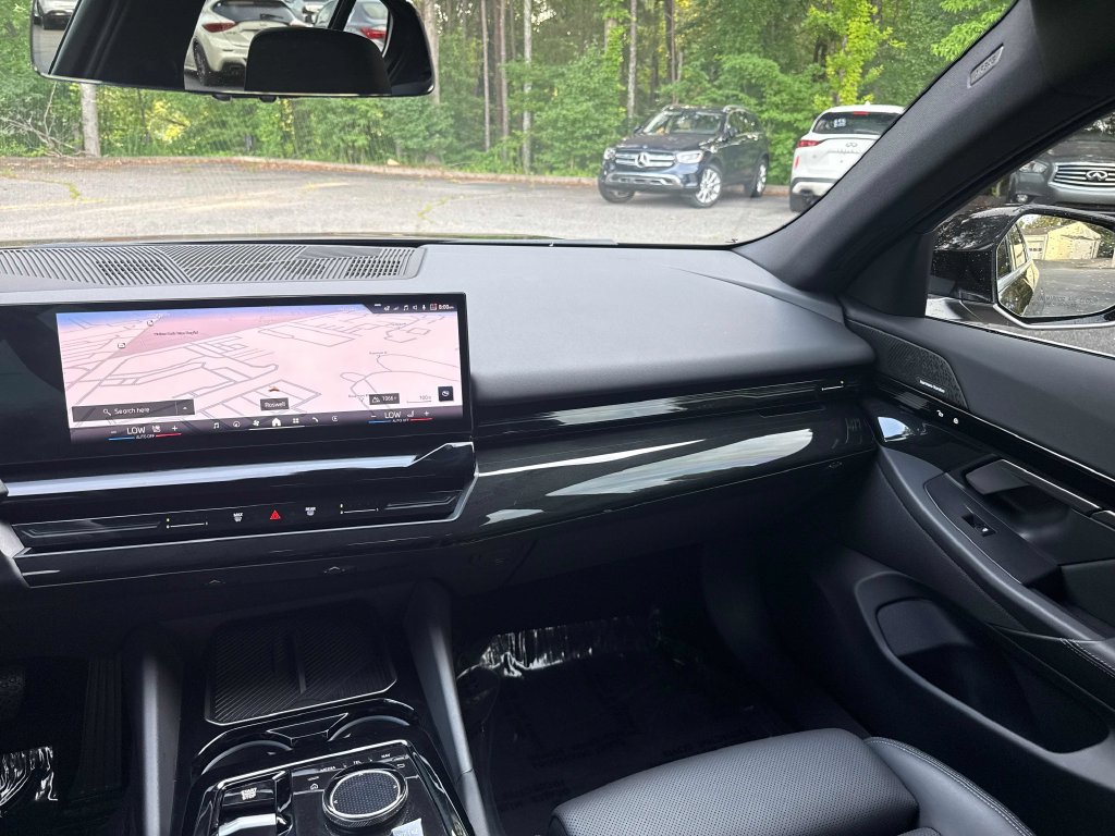 Used 2024 BMW 530i w/ Premium Package RWD image 16