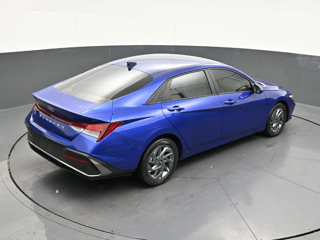 Used 2024 Hyundai Elantra SEL FWD image 25