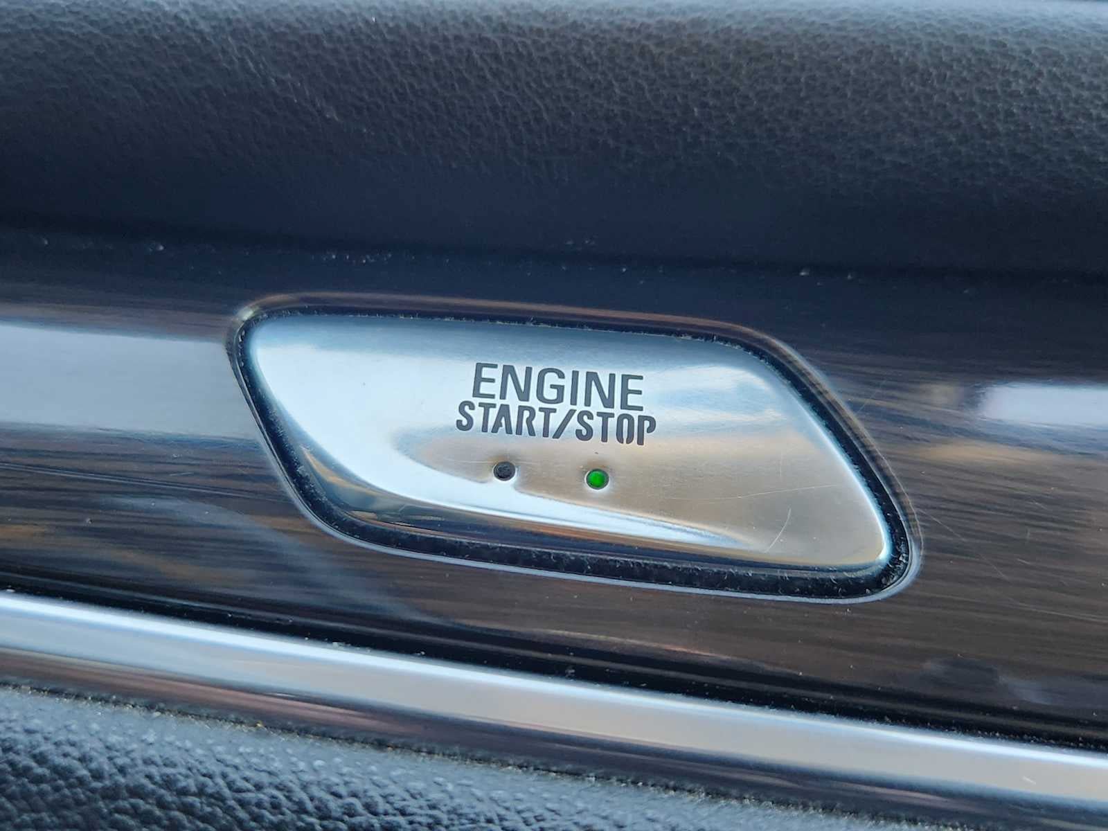 Used 2020 Buick Enclave Essence w/ Sound and Sites Package AWD/4WD image 24