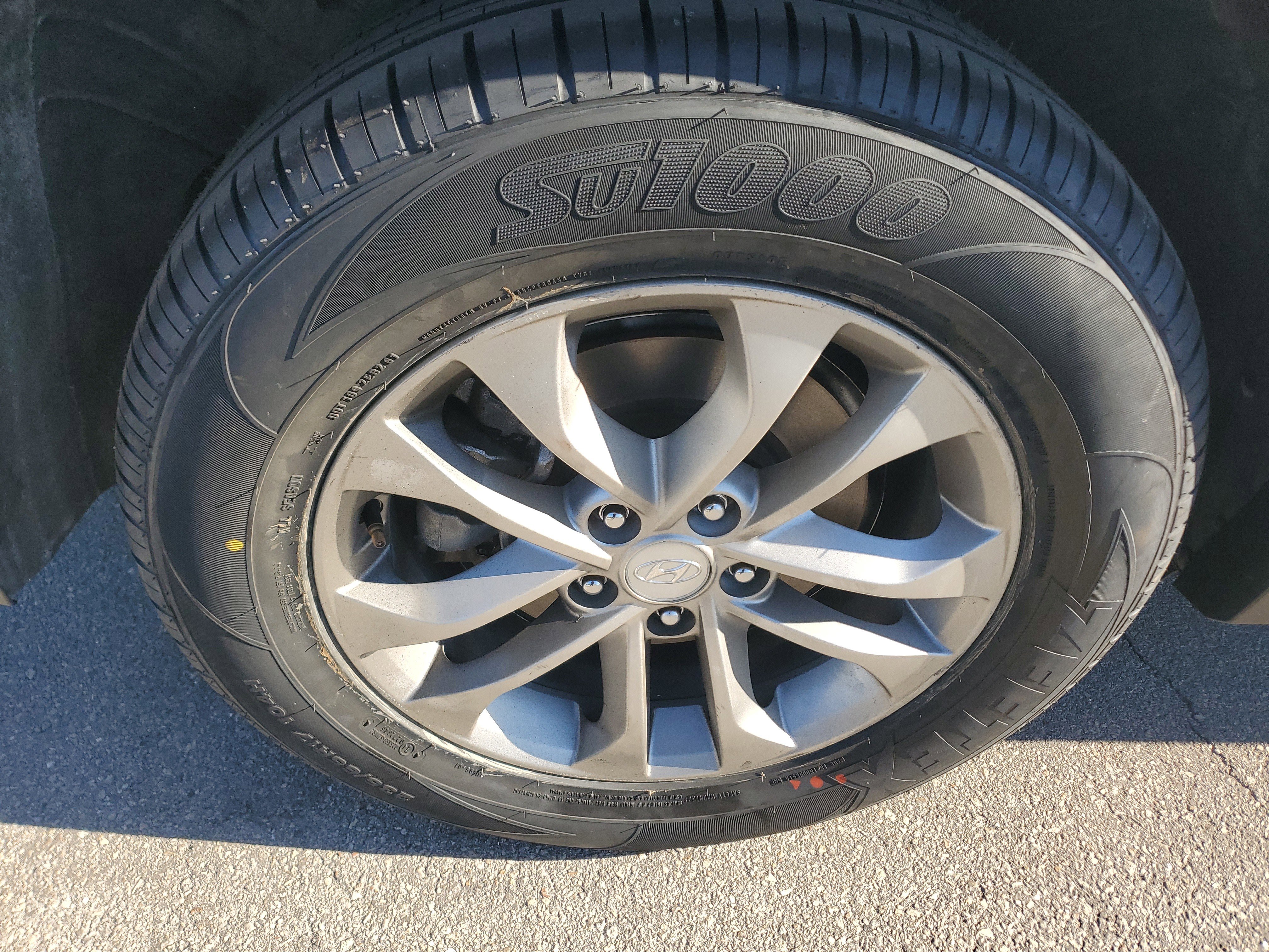 Used 2020 Hyundai Santa Fe SE image 29