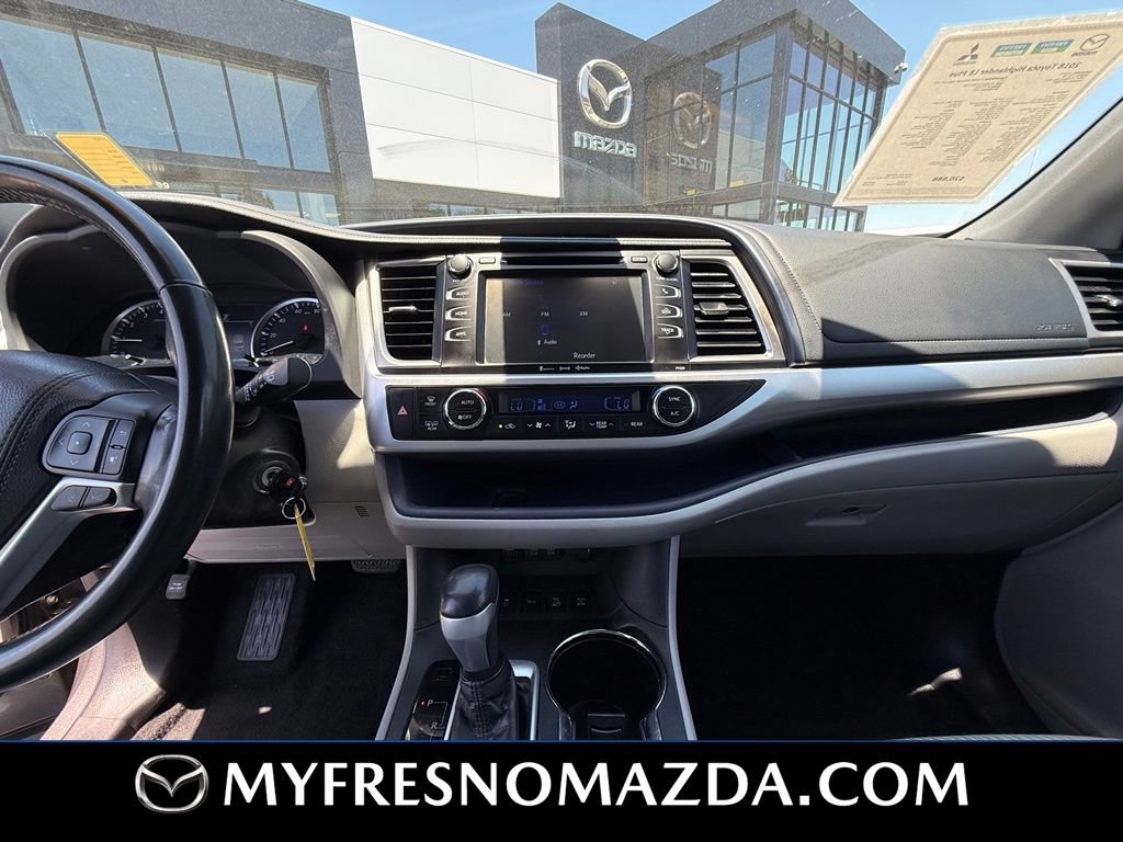 Used 2018 Toyota Highlander Plus w/ Preferred Accessory Package AWD/4WD image 27