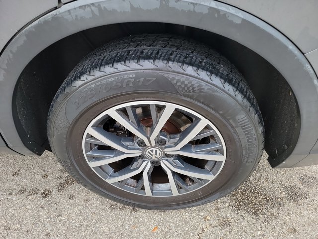 Used 2020 Volkswagen Tiguan SE image 12