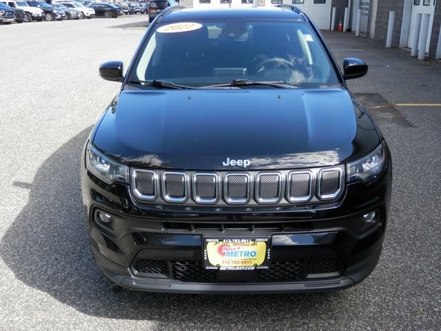 Used 2022 Jeep Compass Latitude w/ Sun and Sound Group AWD/4WD image 3