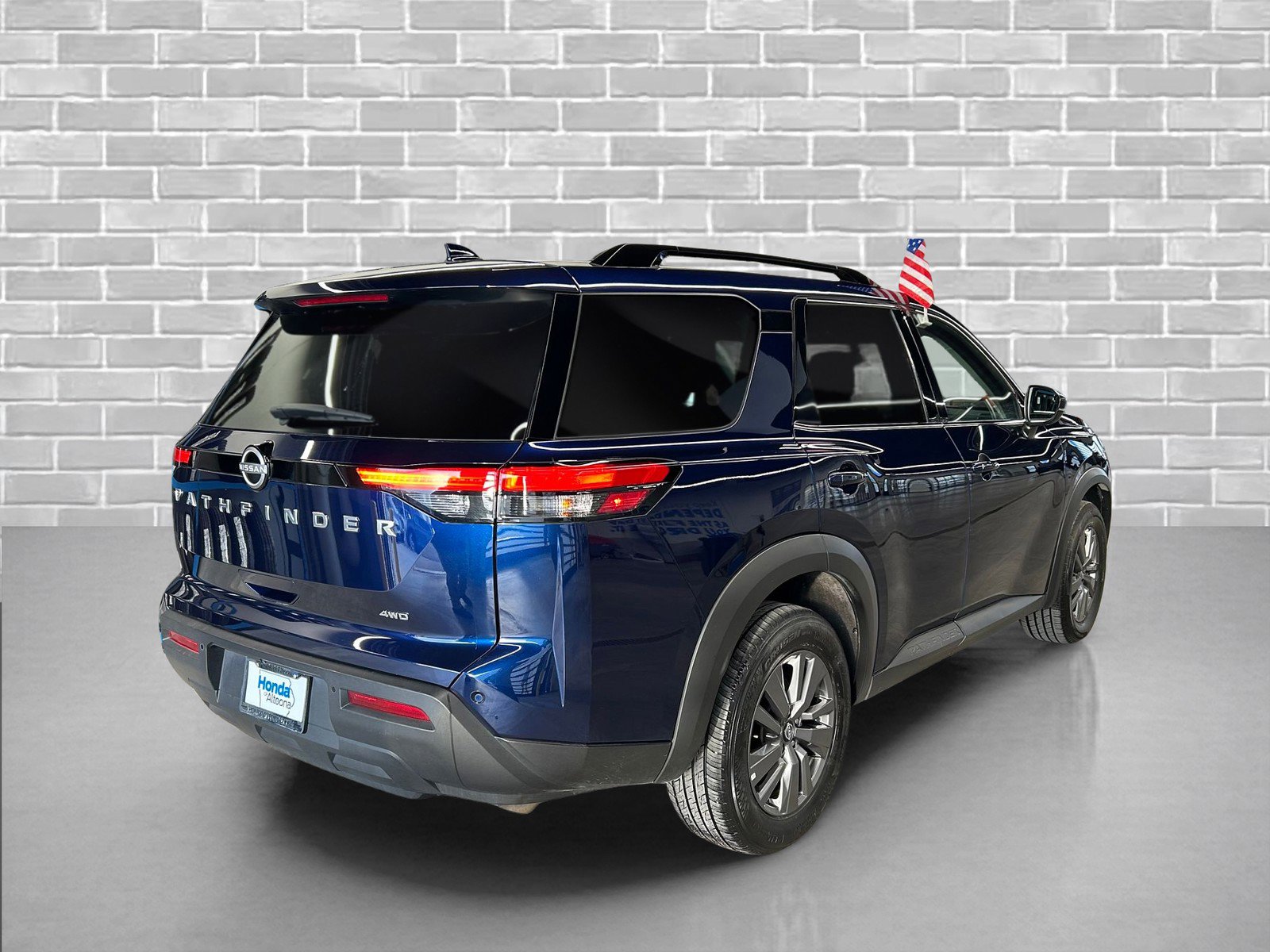 Used 2025 Nissan Pathfinder SV image 4