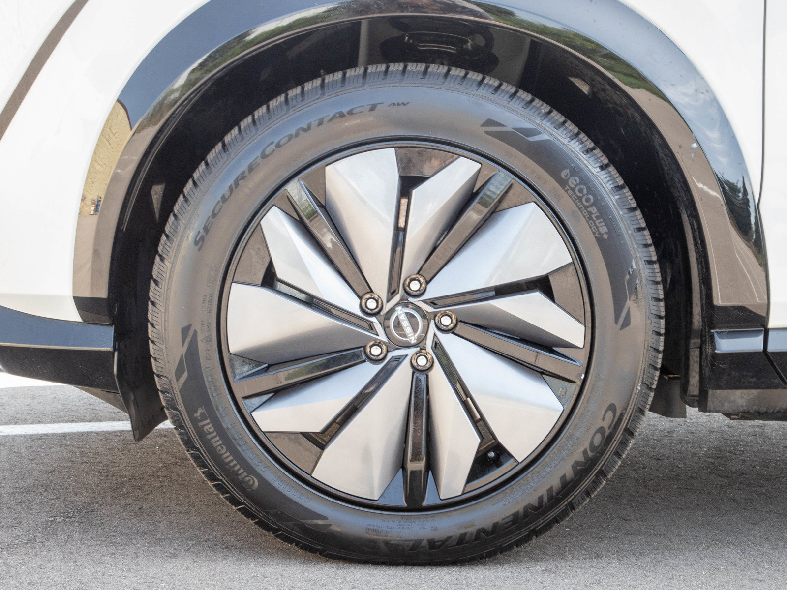 Used 2024 Nissan Ariya AWD image 30