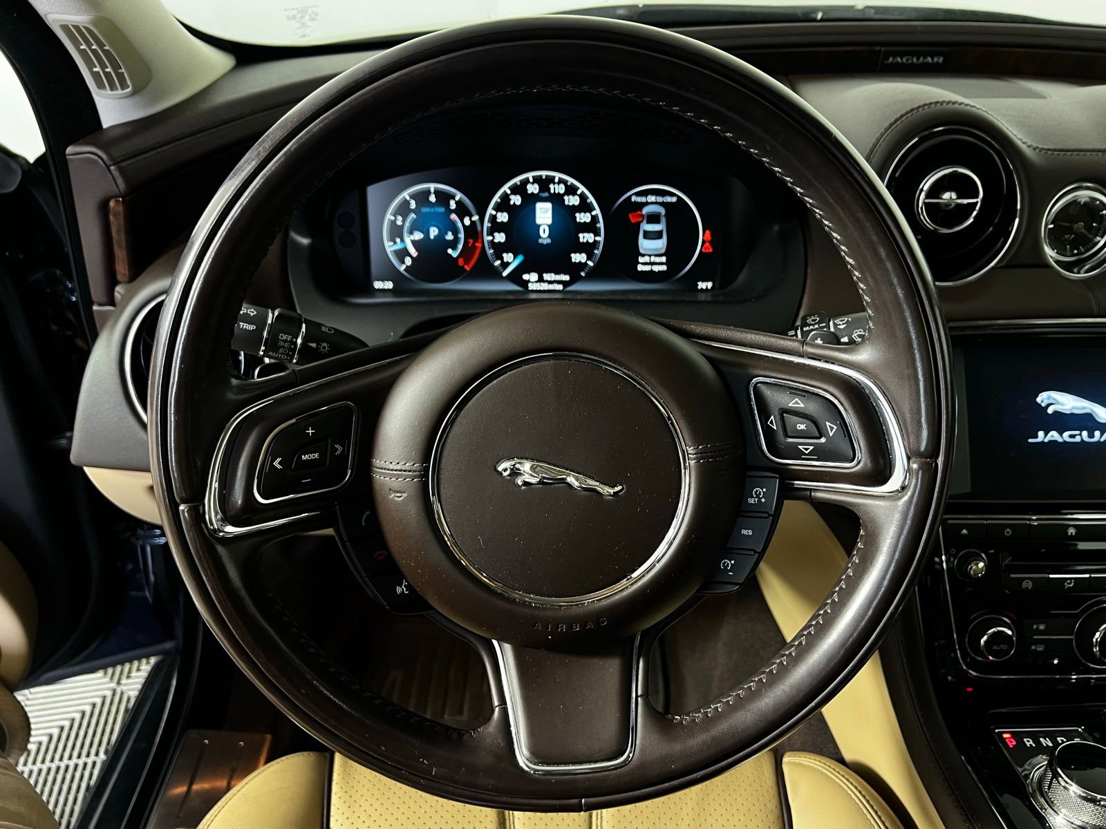 Used 2016 Jaguar XJ R-Sport AWD/4WD image 10
