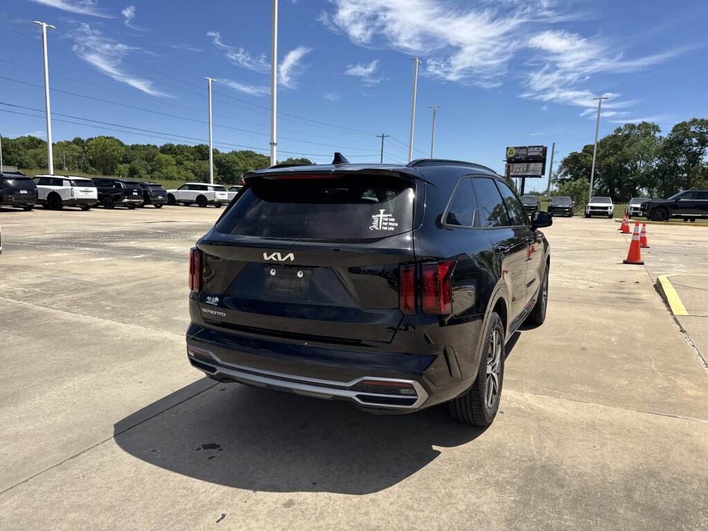 Certified 2023 Kia Sorento EX w/ Panoramic Sunroof Package image 18