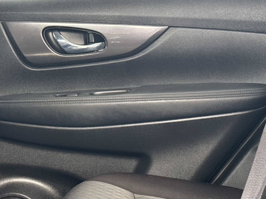 Certified 2019 Nissan Rogue SV FWD image 16