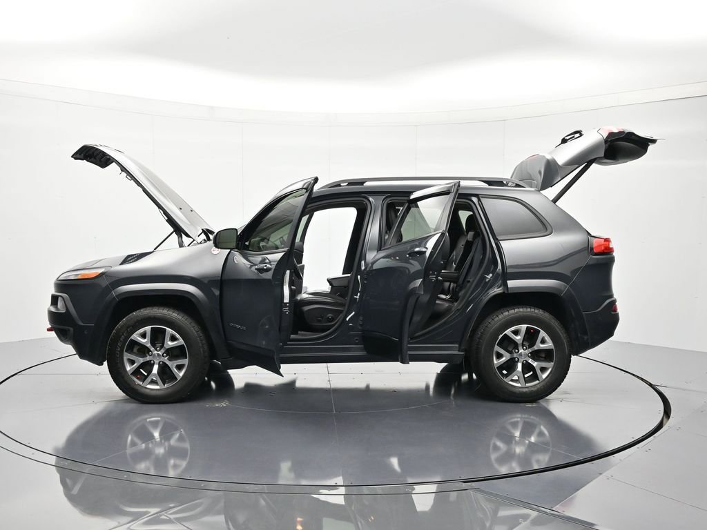 Used 2016 Jeep Cherokee Trailhawk w/ Comfort/Convenience Group image 48