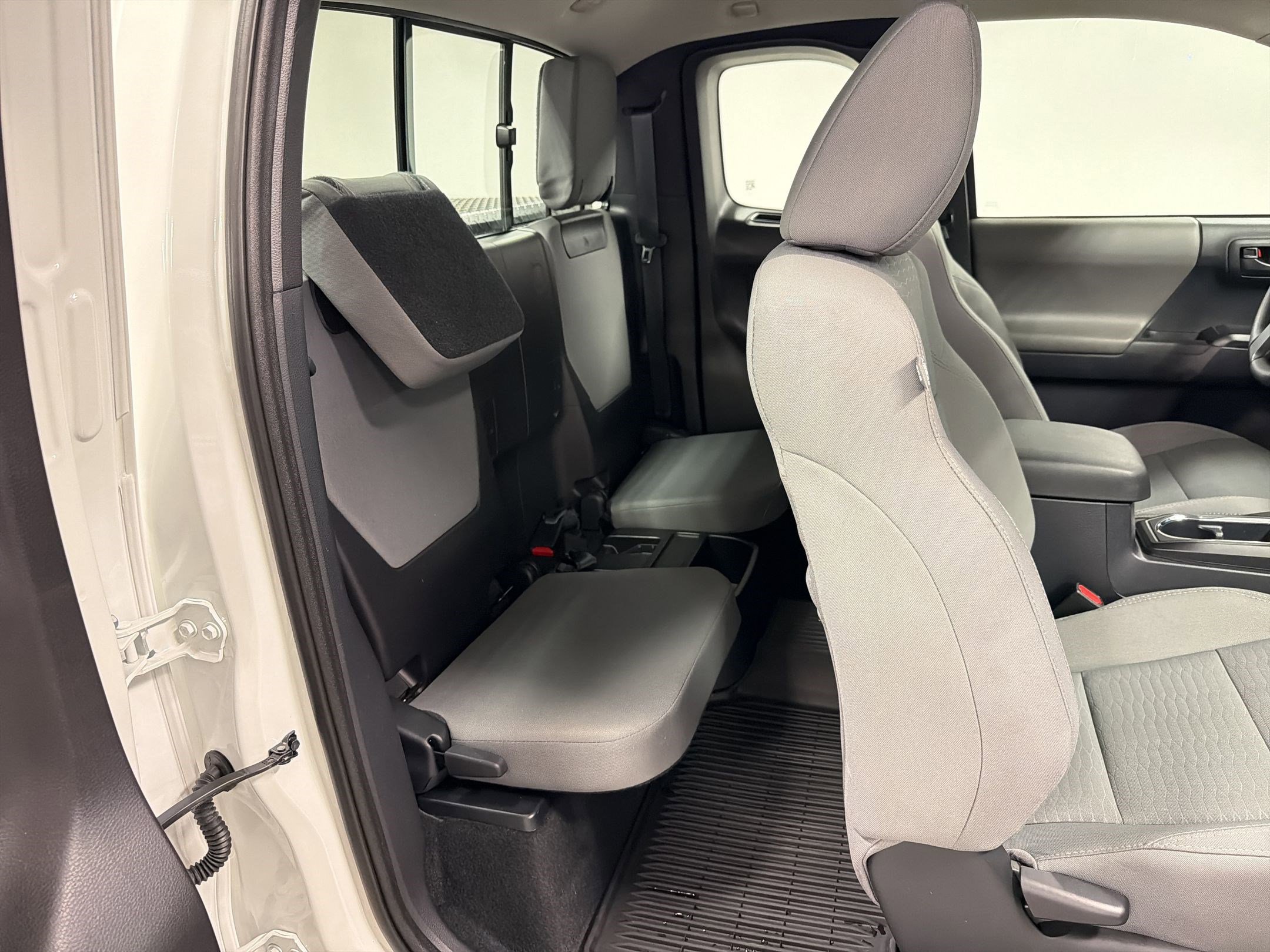 Used 2018 Toyota Tacoma SR w/ SR Convenience Package image 29