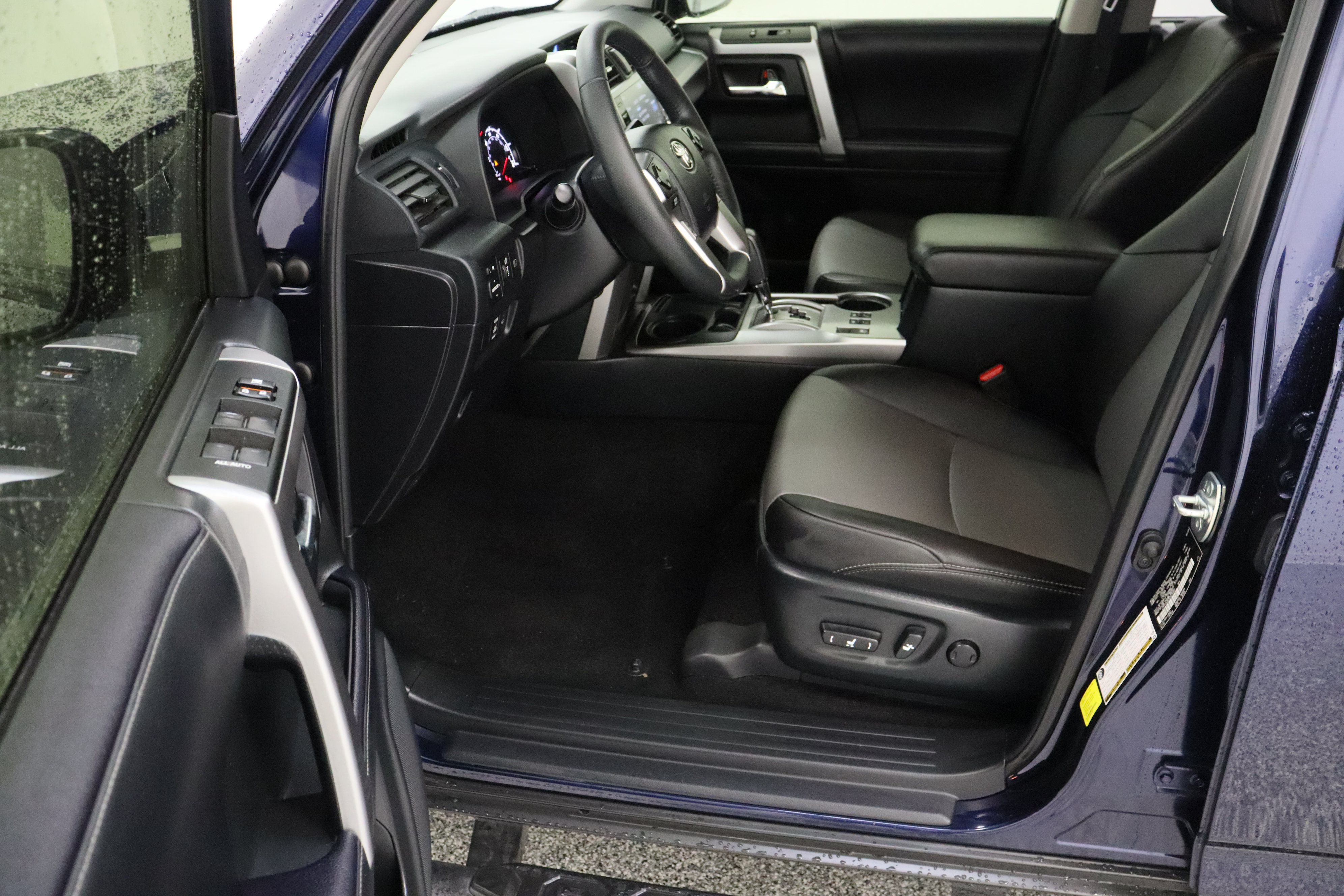 Used 2022 Toyota 4Runner SR5 Premium w/ Moonroof Package RWD image 14