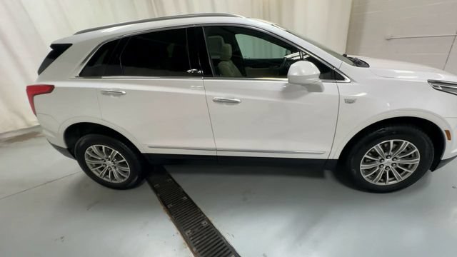 Used 2017 Cadillac XT5 Luxury w/ Driver Awareness Package FWD image 9